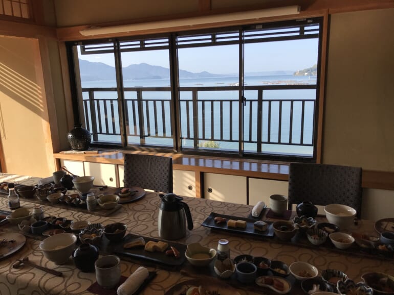 朝食